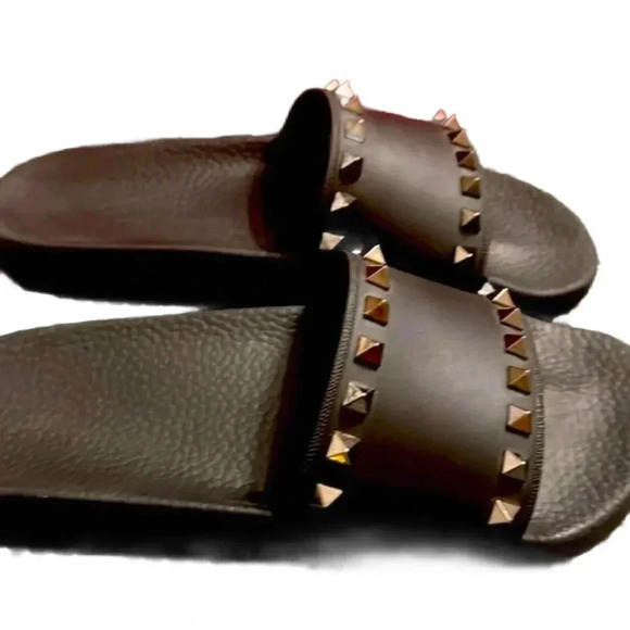 Valentino Garavani
Rockstud rubber slider sandals - Picture 2 of 8